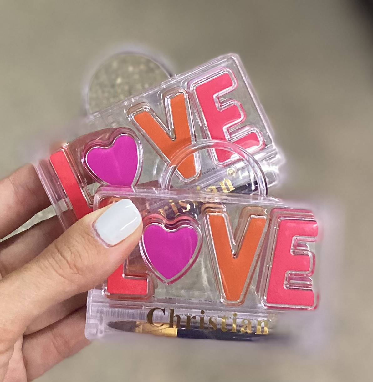 

Блеск для губ LOVE Christian