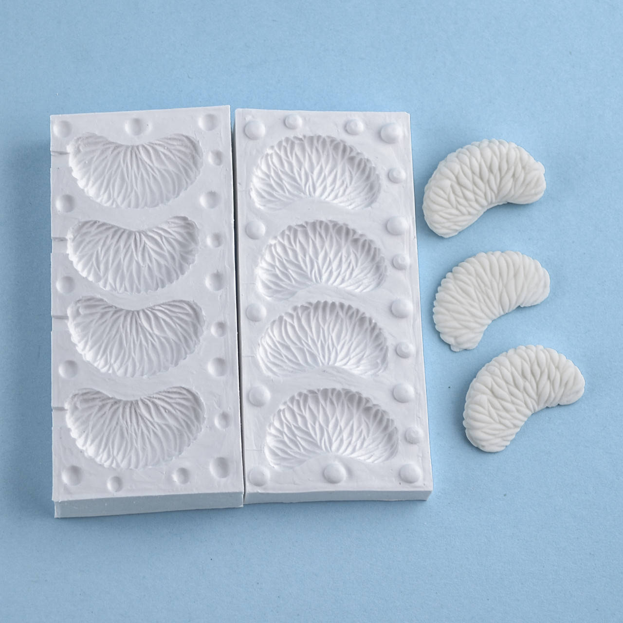 

Силиконовый молд Дольки мандарина 3D 5.0х11.5 см