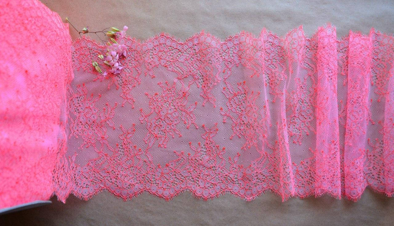 

Кружево с ресничками