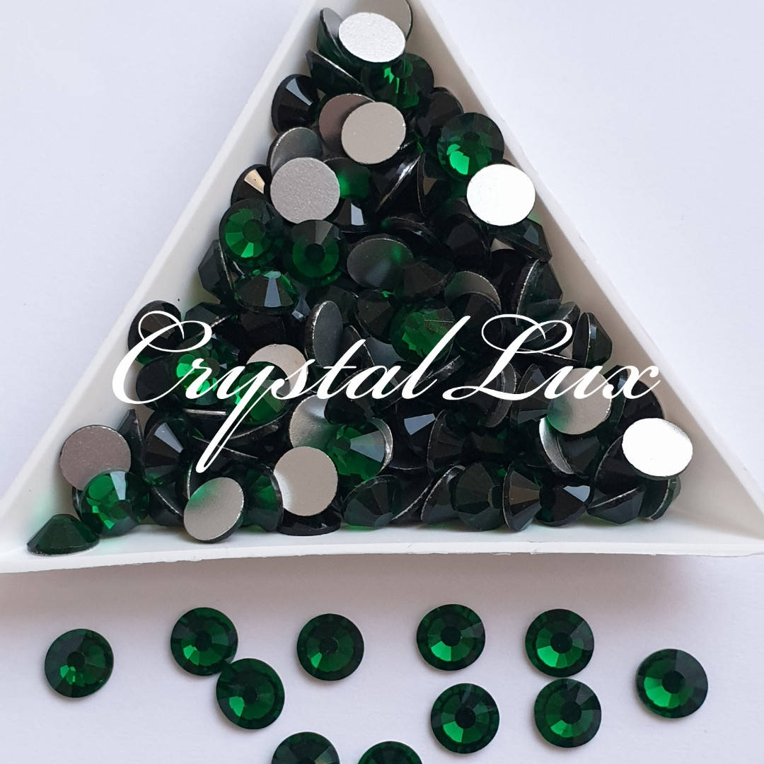 

Стразы ss16 Emerald (4,0мм) 1400шт "Crystal Premium"