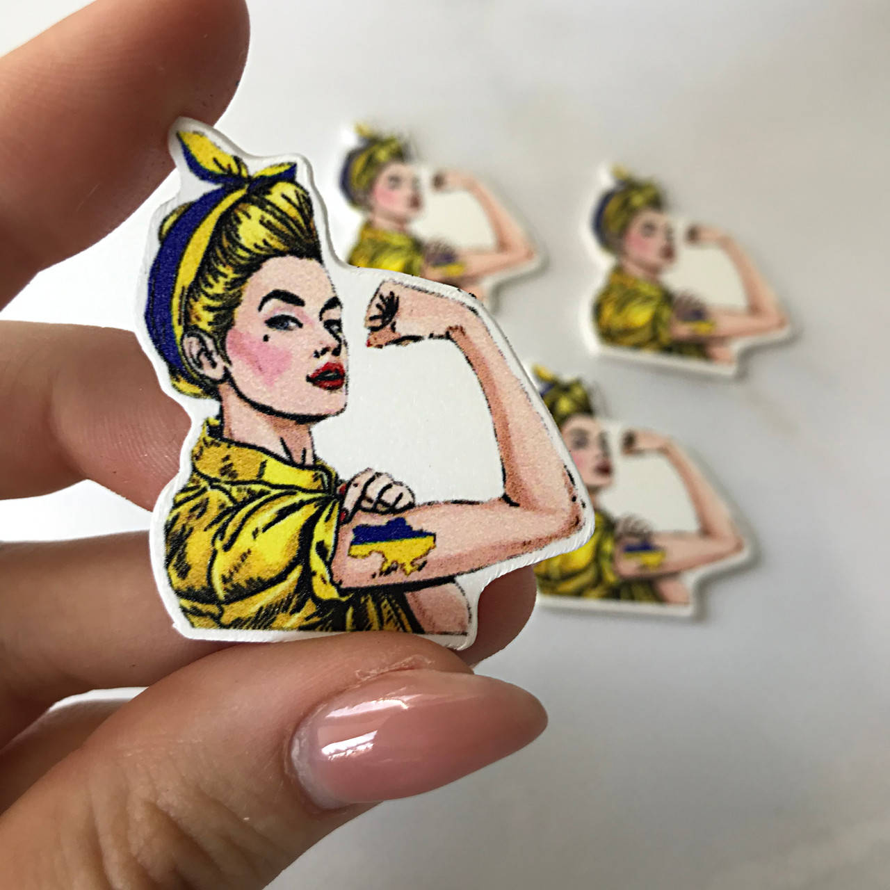 

Серединка "Сильная украинка", 3.5х4 см, матовая