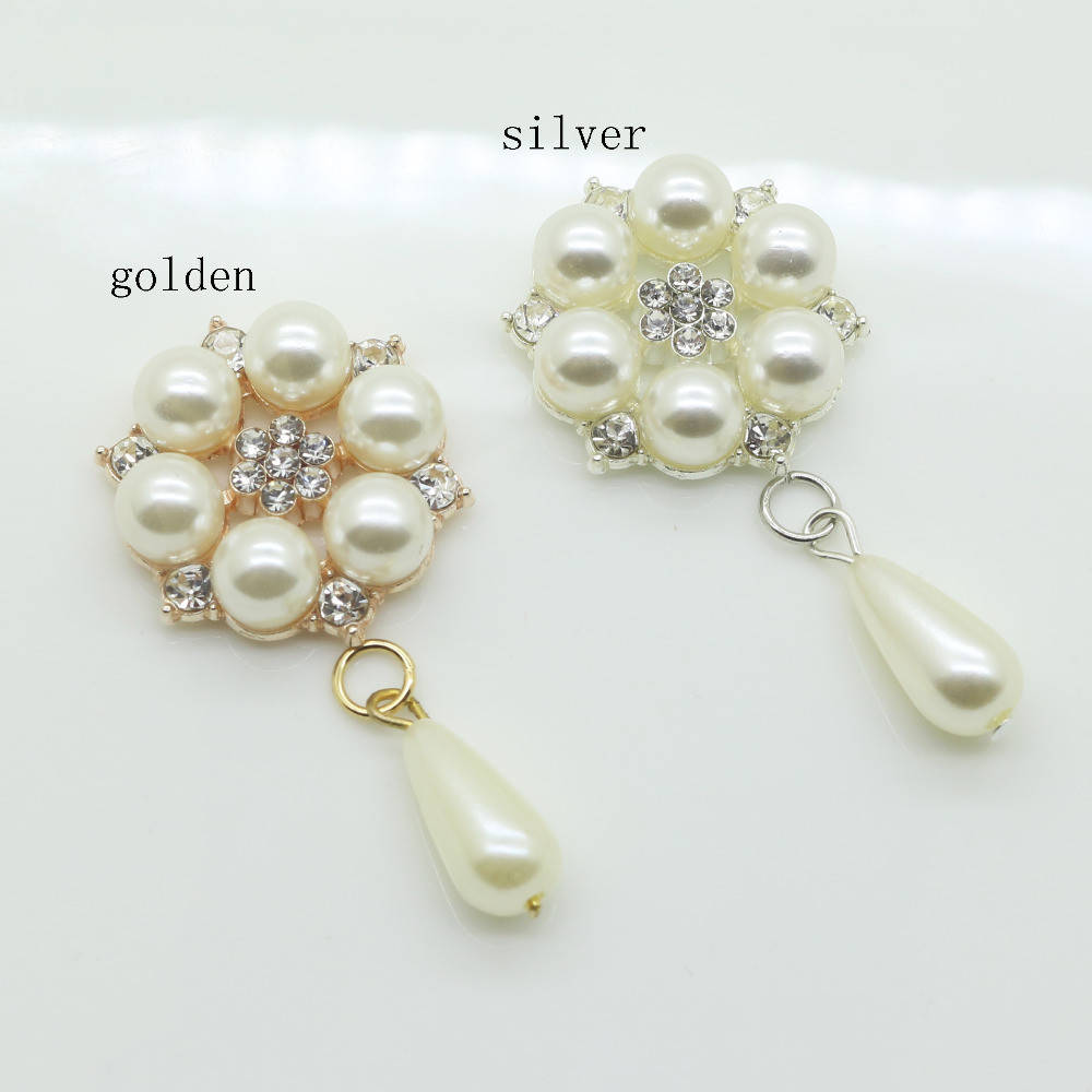 

Очень красивая подвеска . Цвет серебро .