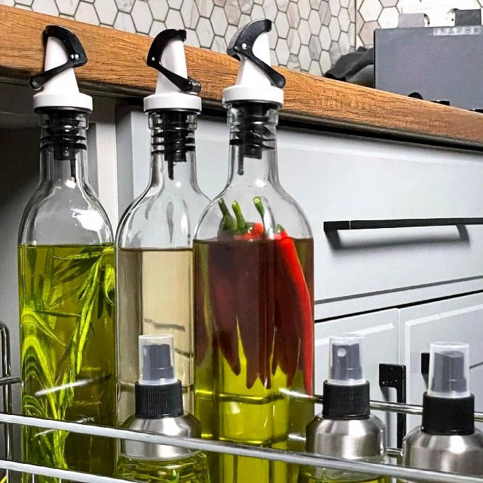 

Стеклянная бутылка для масла с дозатором 520 мл