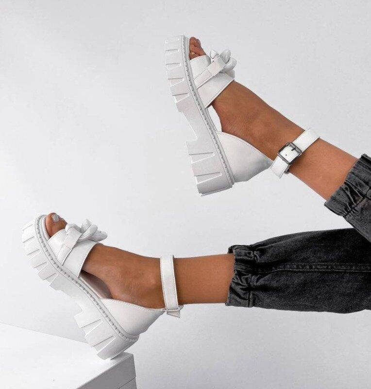 

Женские Белые Кожаные Босоножки, Размер 41 (25.0 см)