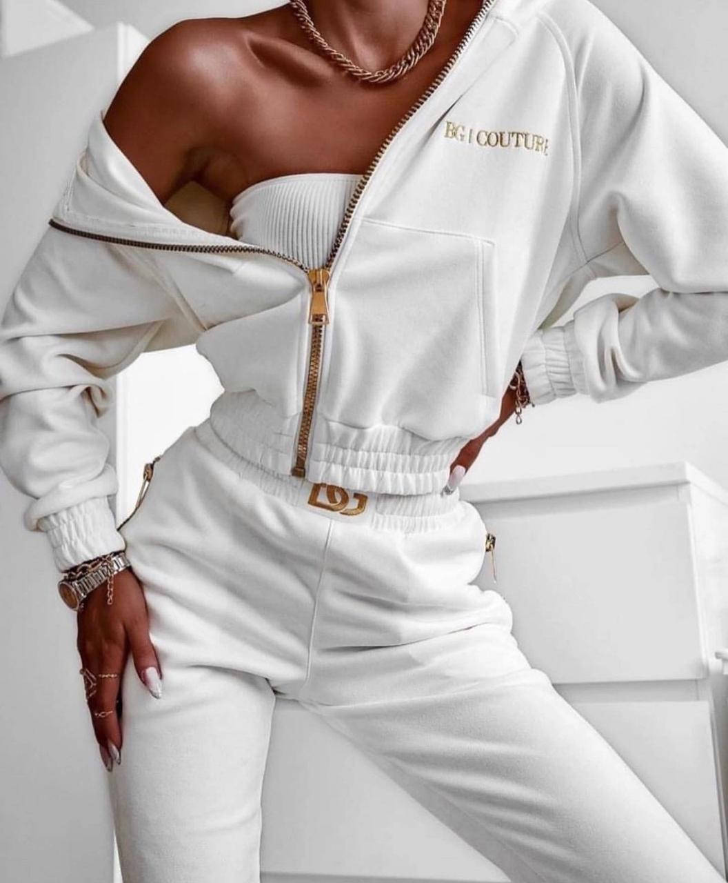 

Женский костюм. ткань: велюр Турция! цвет- черный, хаки, белый, размеры 42-44, 44-46.