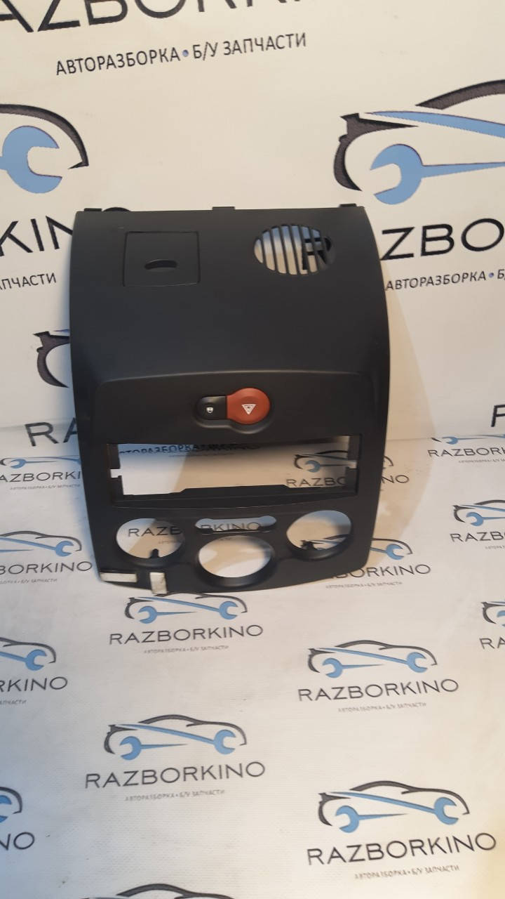

Накладка передней панели 8200475702 Renault Clio 3 Рено Клио