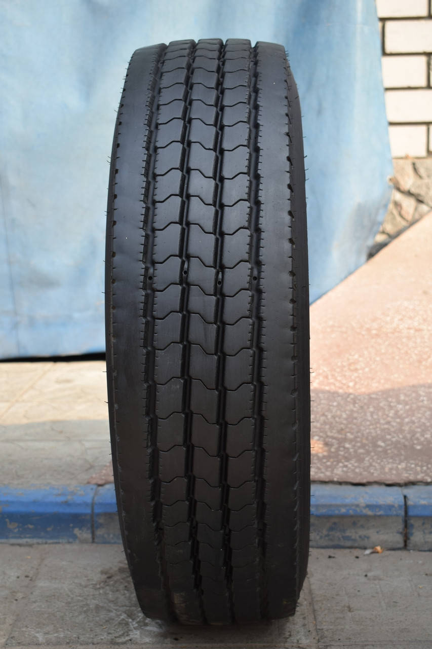 

Грузовая шина б/у 215/75 R17.5 Goodyear РУЛЬ, одна