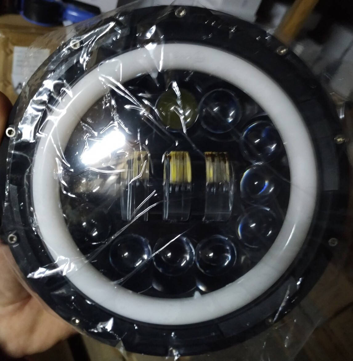 

Светодиодная фара 12LED 7дюймов 80W ближний-дальний/ ангельские глазки/ линза / УАЗ, Нива, Черный