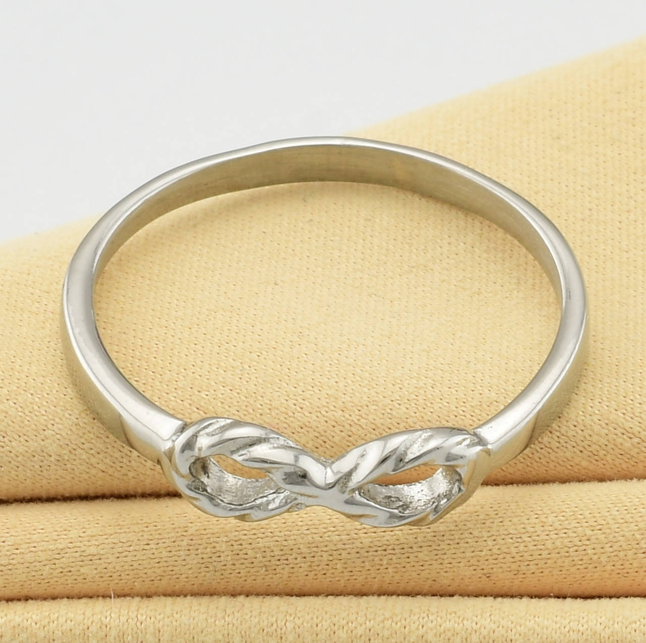 

Кольцо Xuping 16009 ширина 5 мм позолота Белое Золото размер 20