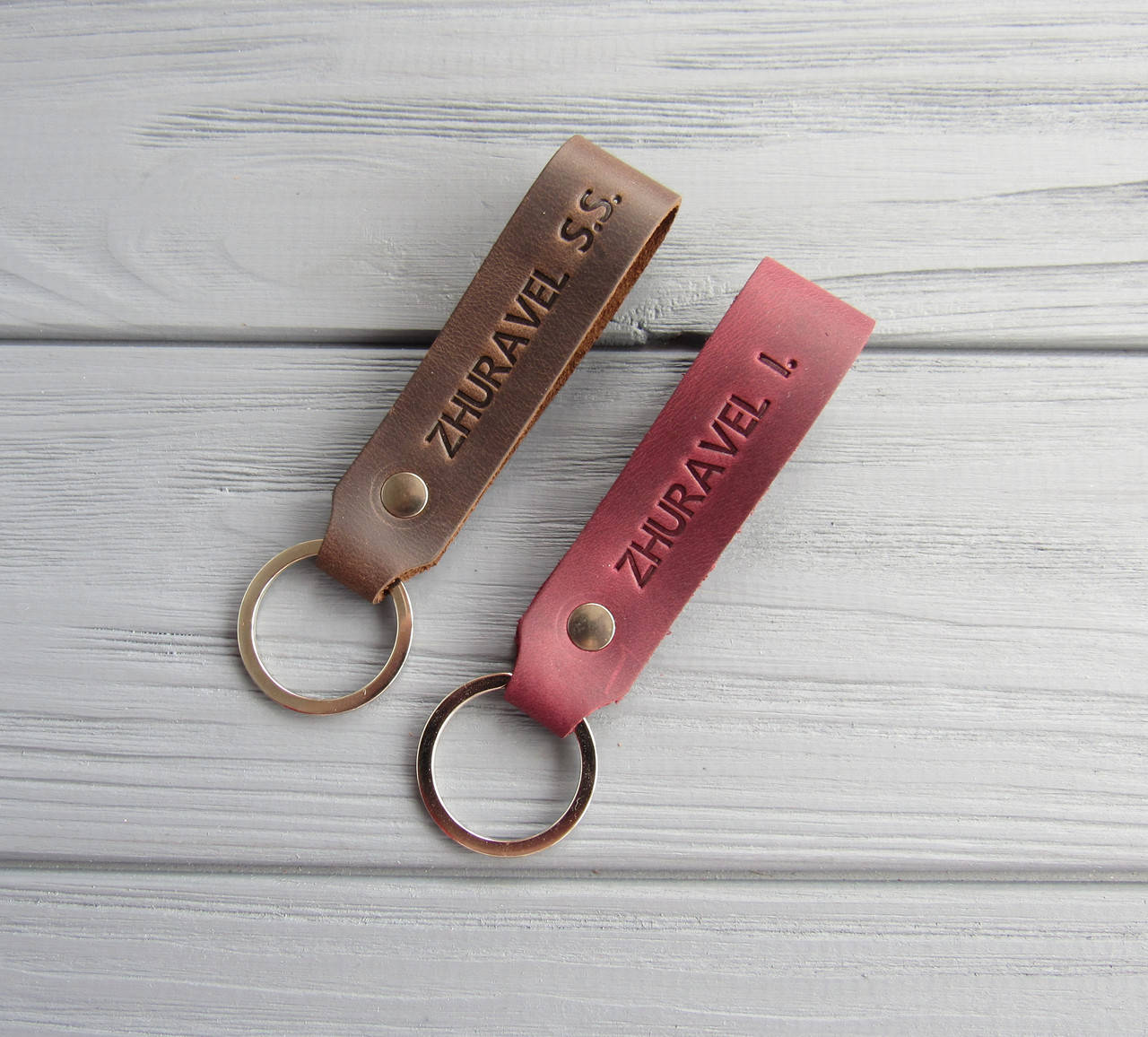 

Парные брелки из кожи_именные кожаные брелоки_подарок на свадьбу, Черный