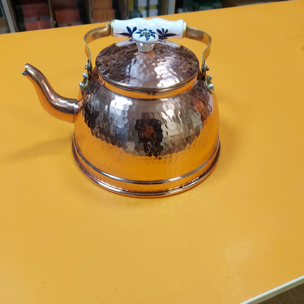 

Медный чайник с фарфоровой ручкой 1,7 литра, Золотистый