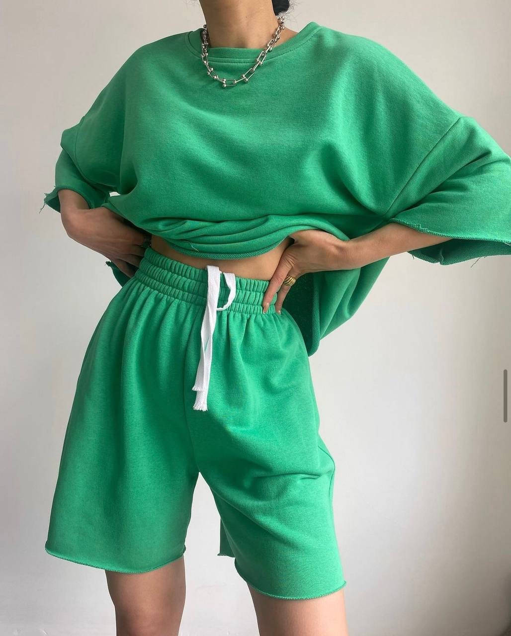 

Костюм женский трикотажный базовый в стиле oversize, шорты и футболка