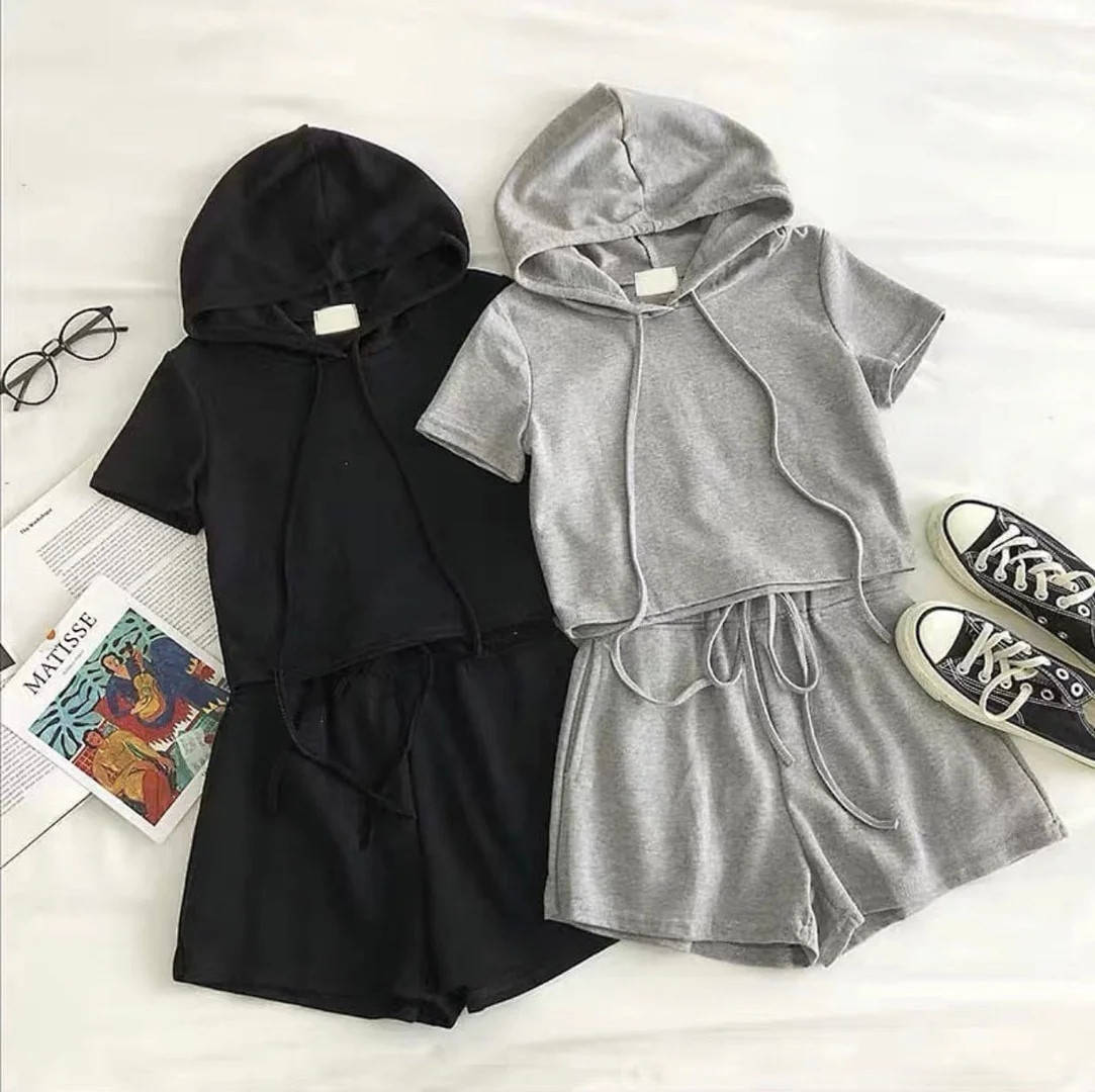 

Стильный повседневный женский костюм шорты и футболка с капюшоном, Светло-серый