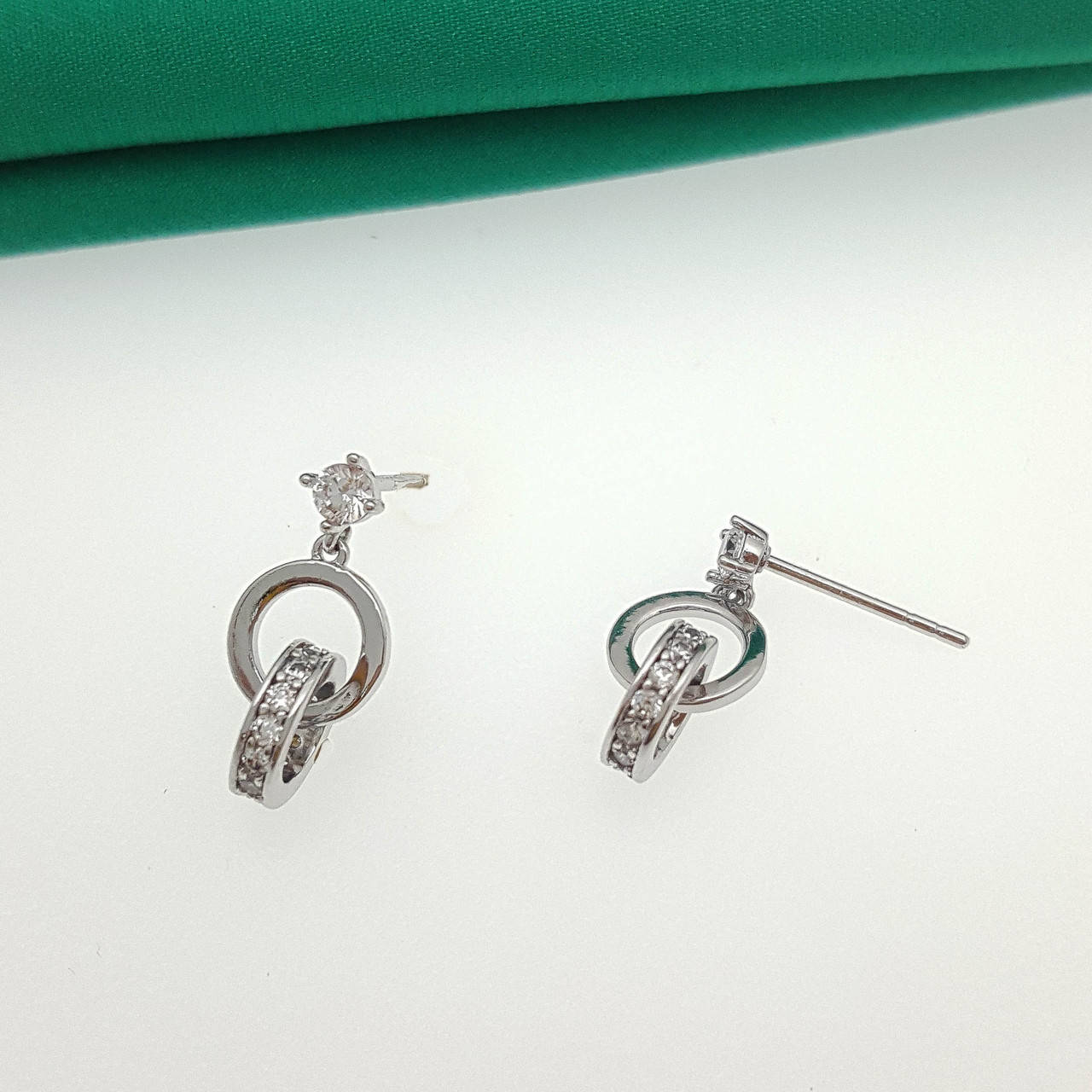 

Серьги гвоздики, "Классика" в камнях, Xuping, медсплав