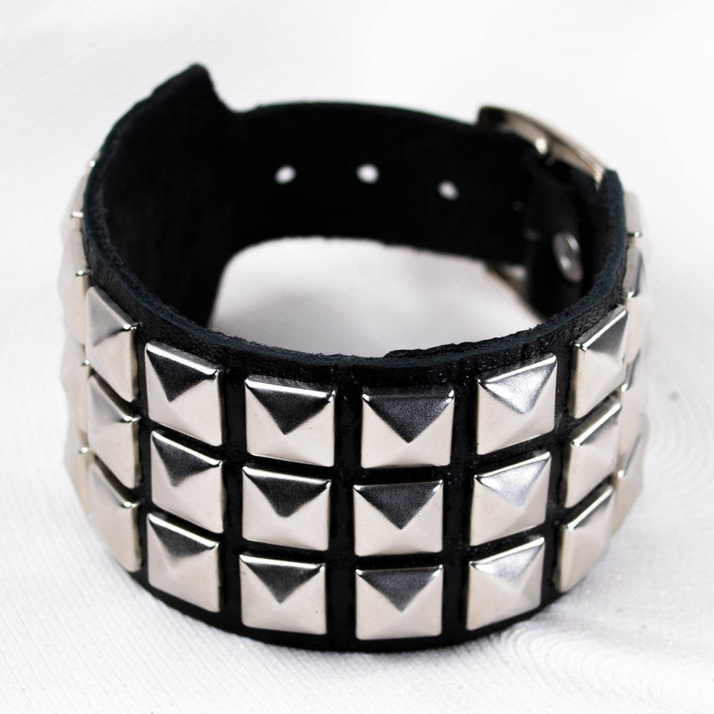 

Браслет кожаный BKB-112 пирамидка 3 ряда