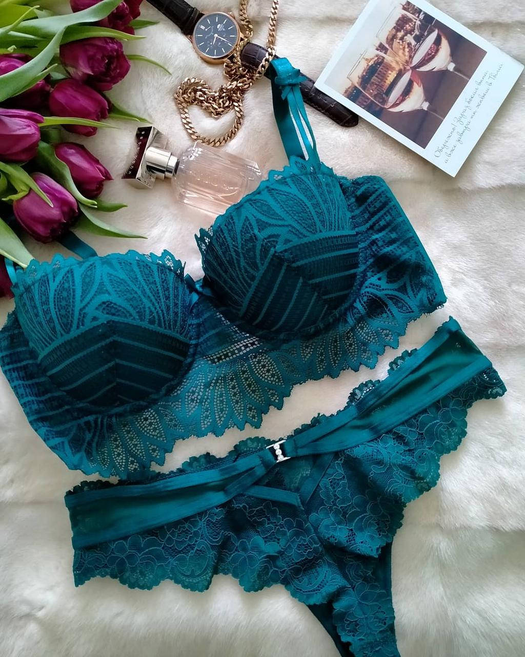 

Комплект женского нижнего белья 75,80,85В с пушап в изумрудном и черном цвете