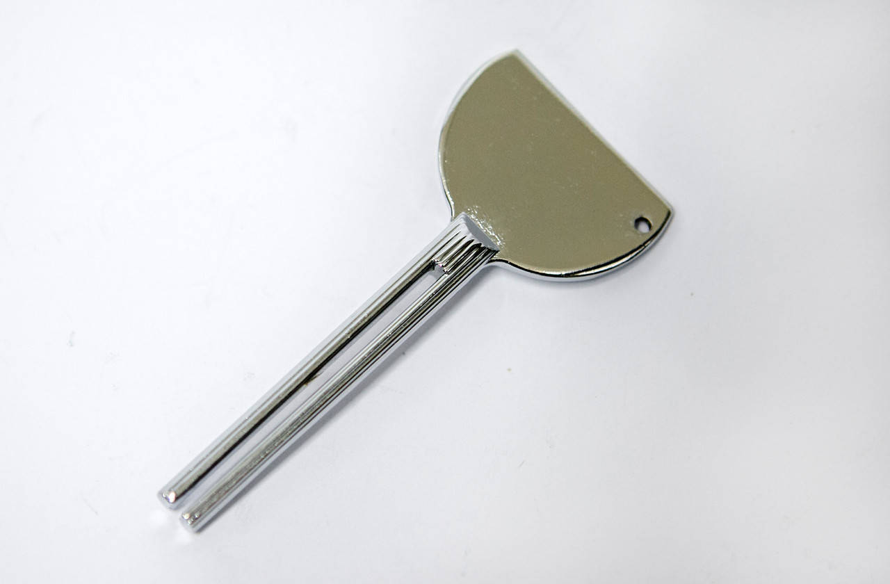 

Ключик металлический для выдавливания краски из тюбика., Серый