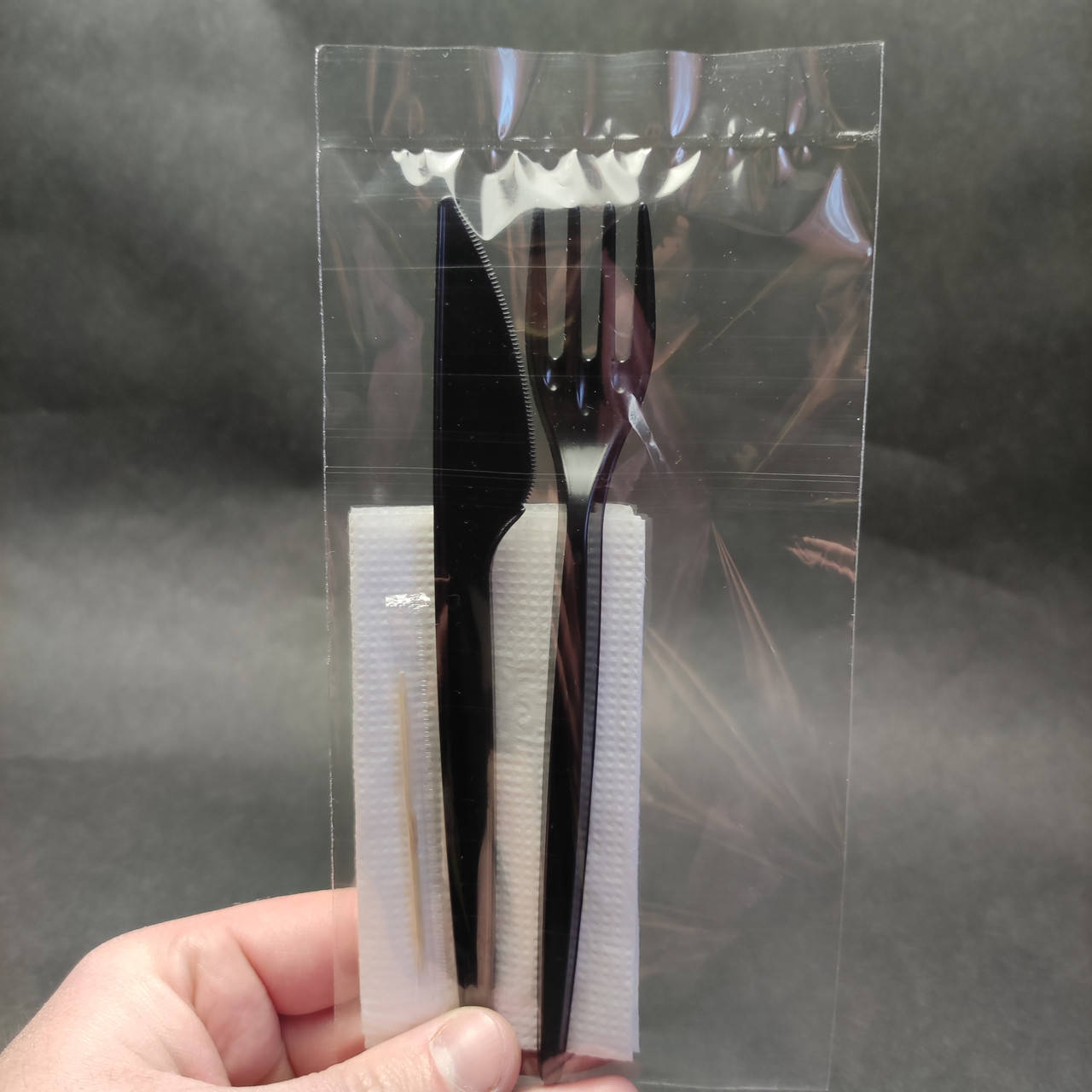 

Вилка + нож + салфетка + зубочистка в индивидуальной упаковке