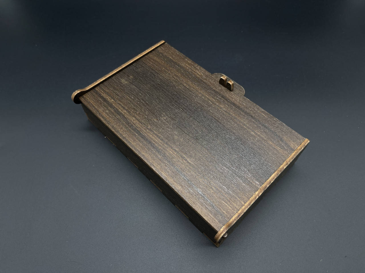 

Шкатулка-купюрница из фанеры.18х11х4см