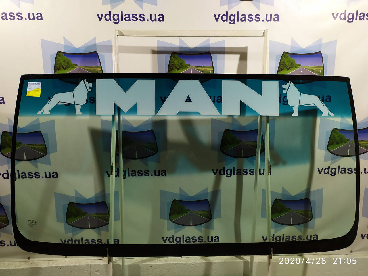 

Лобовое стекло MAN TGX 18.440 высокий, кабина XXL, триплекс