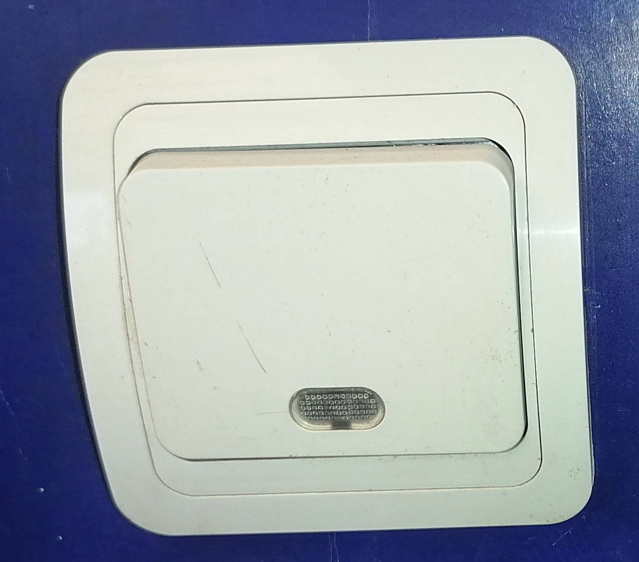 

Выключатель одноклавишный с подсветкой белый, тип Makel