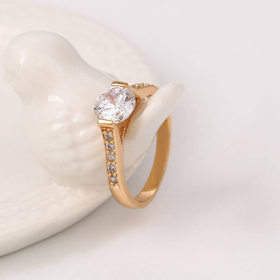 

Кольцо, Прозрачный цирконий, р. 19,5, медицинское золото 18К