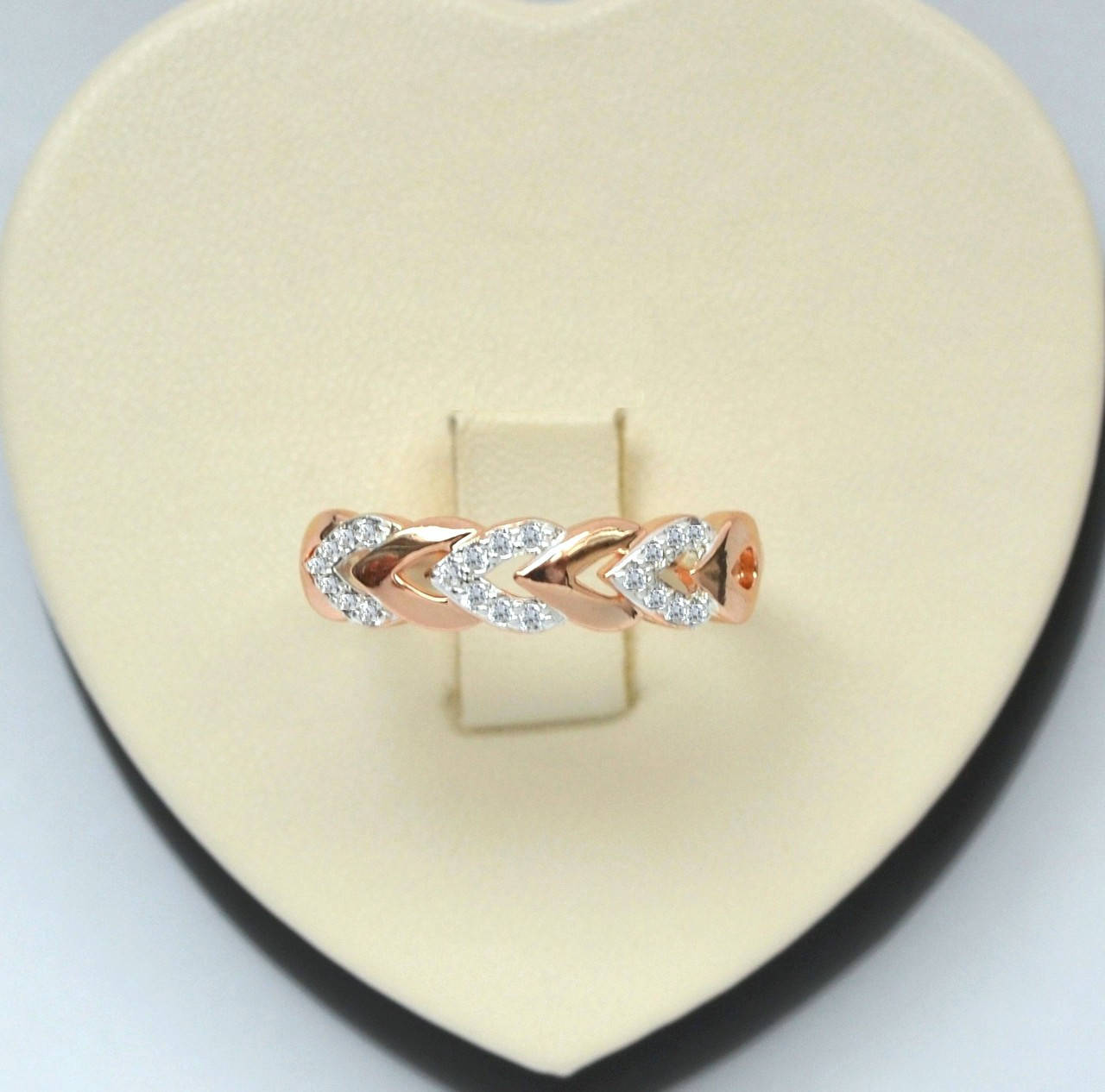 

Позолоченное кольцо Косичка с белыми кристаллами. Размер 20.21. 21