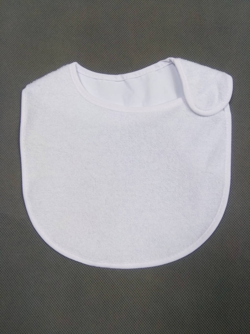 

Слюнявчик белый George