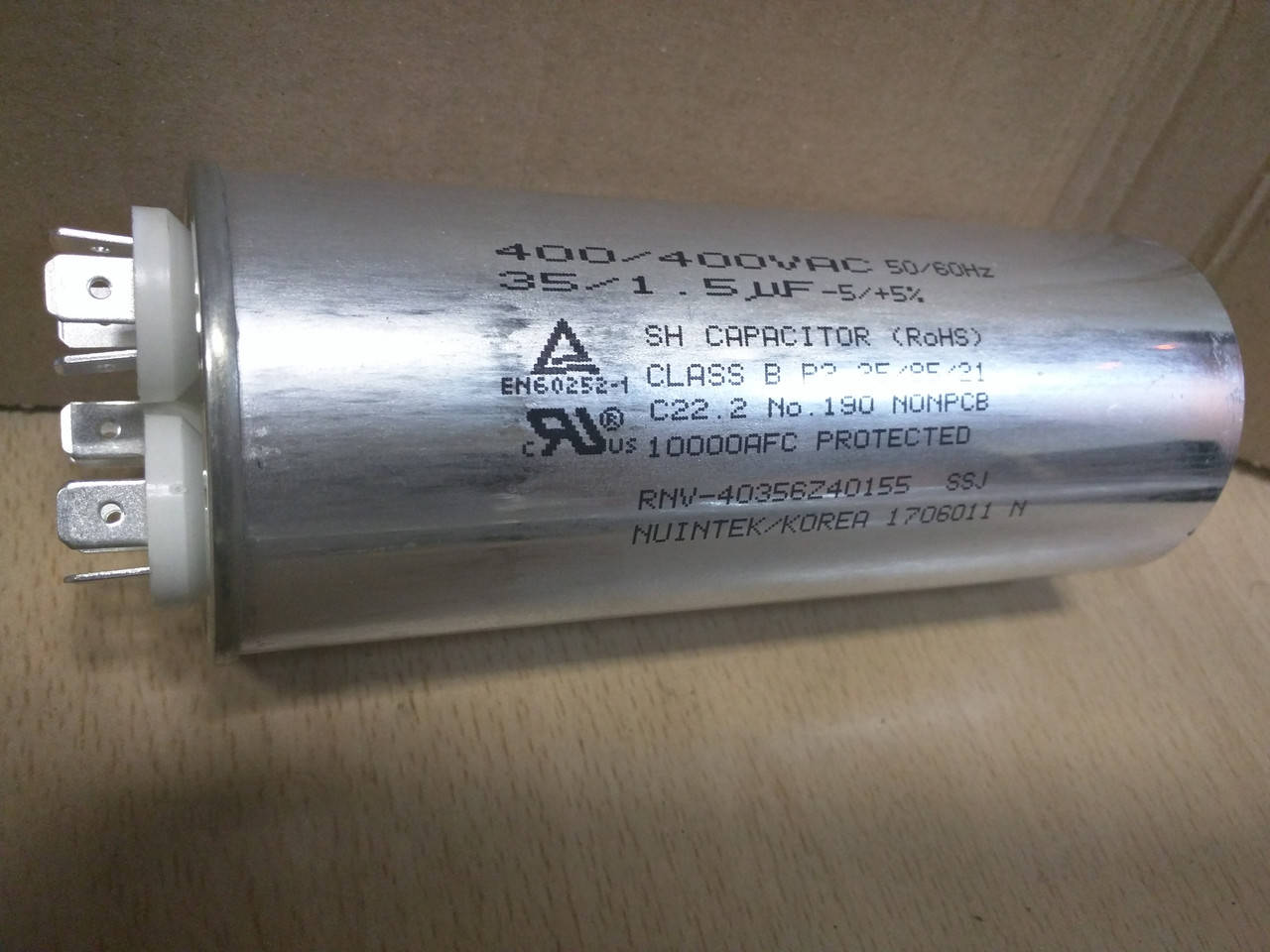 

Конденсатор пусковой кондиционера LG, 35 /1.5mF, 400/400VAC , EAE43285402 NUINTEK KOREA