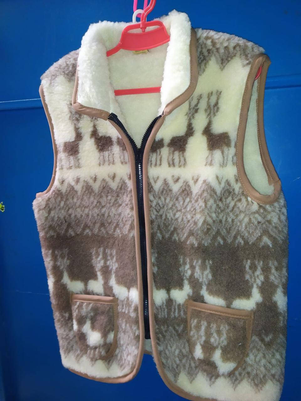 

Жилетка теплая мужская из овечьей шерсти - Олени