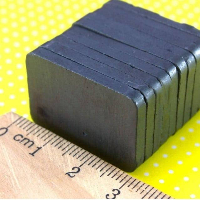 

Магнит ферритовый 30×20×3мм