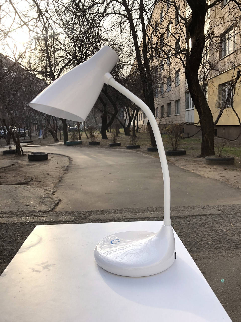 

Настольная Лампа с аккумулятором