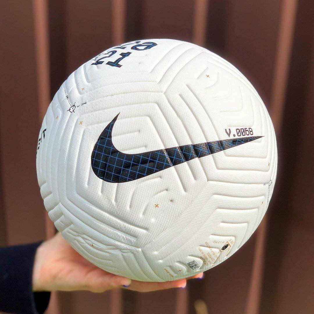 

Футбольный мяч Nike Flight Ball для игры в футбол /Футбольний мячик Белый