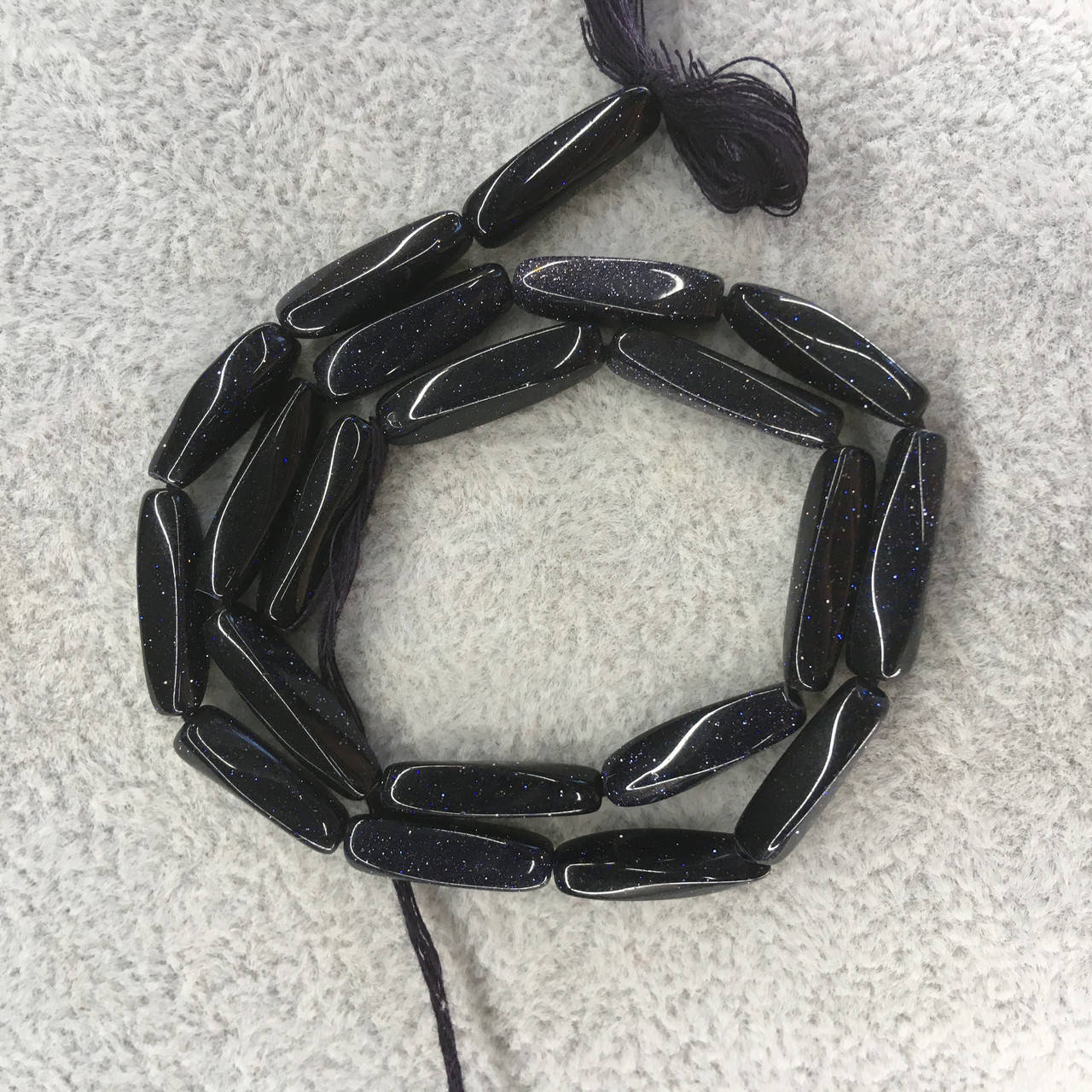 

Бусины на нитке из авантюрина "Ночь Каира" цилиндр L=31см