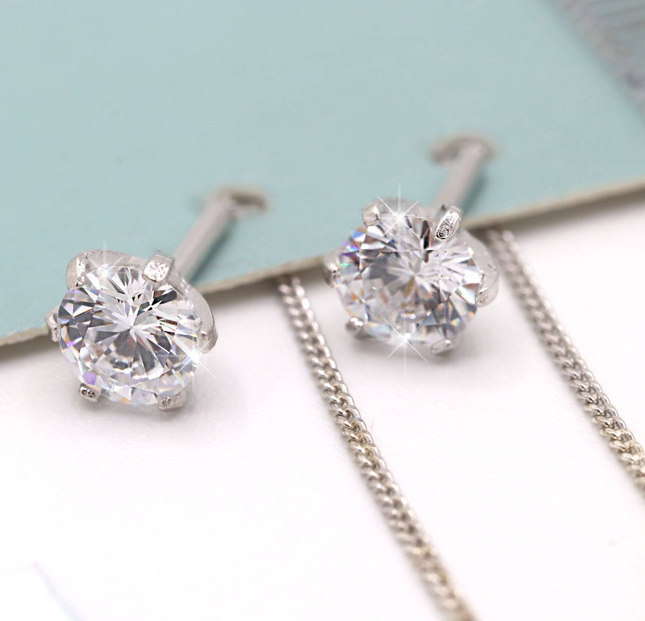 

Серьги-протяжки с цирконом. Серебро 925°, родированные.