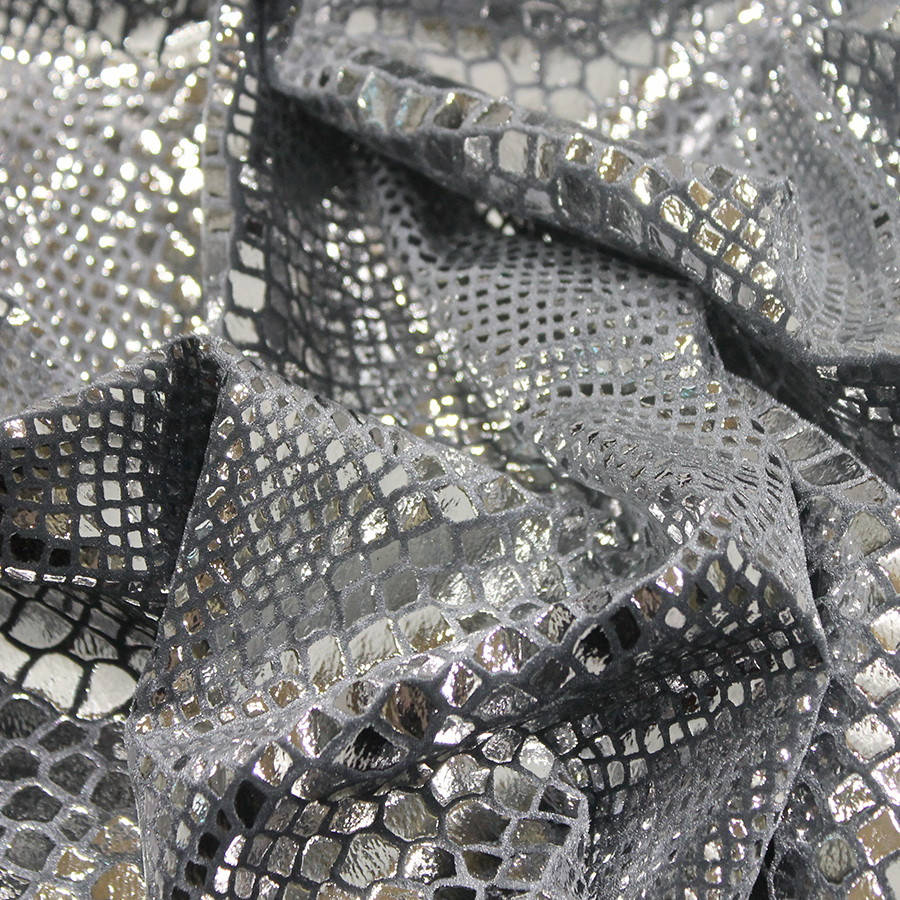 

Python Foil On Velvet Silver on Grey Chrisanne Clover 1м