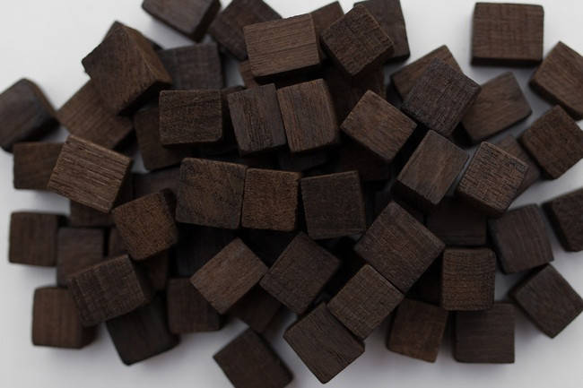 

Дубовые кубики сильной обжарки на 10 литров напитка, 30гр (Кавказский дуб)