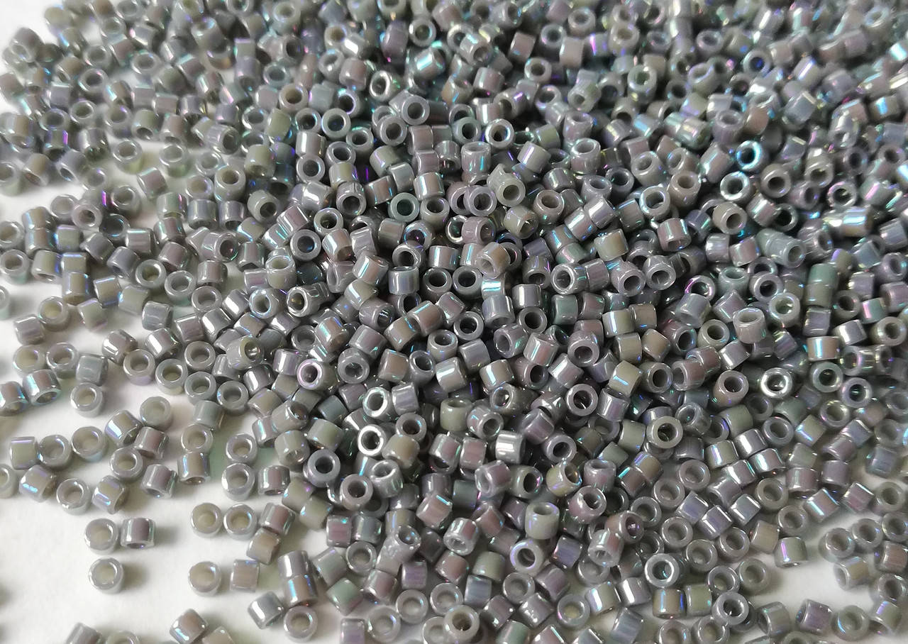 

Японський бісер Miyuki Delica 11/0 DB0168 Opaque Grey AB