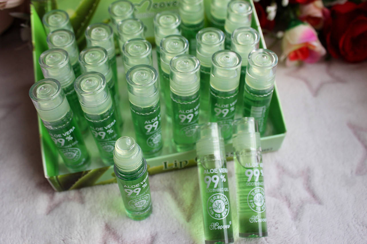 

Шариковый блеск для губ c алоэ вера Meover Aloe vera 99% Soothing gel
