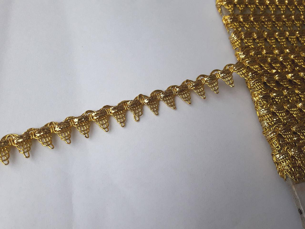 

Тесьма декоративная с золотом Тесьма люрекс золотая з зубчиками 12 мм, Золотистый