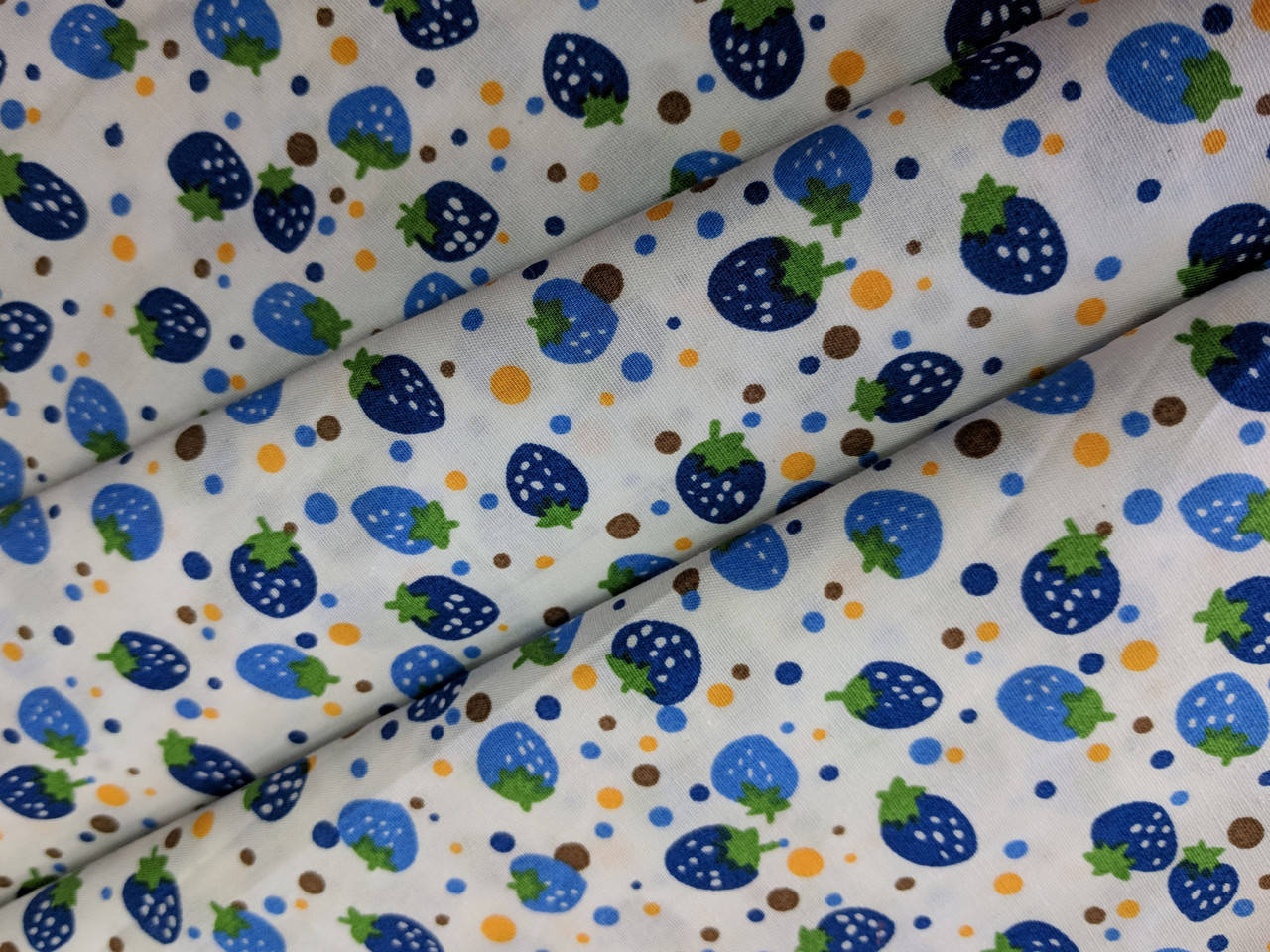 

Ткань ​​Поплин рисунок клубнички, синий