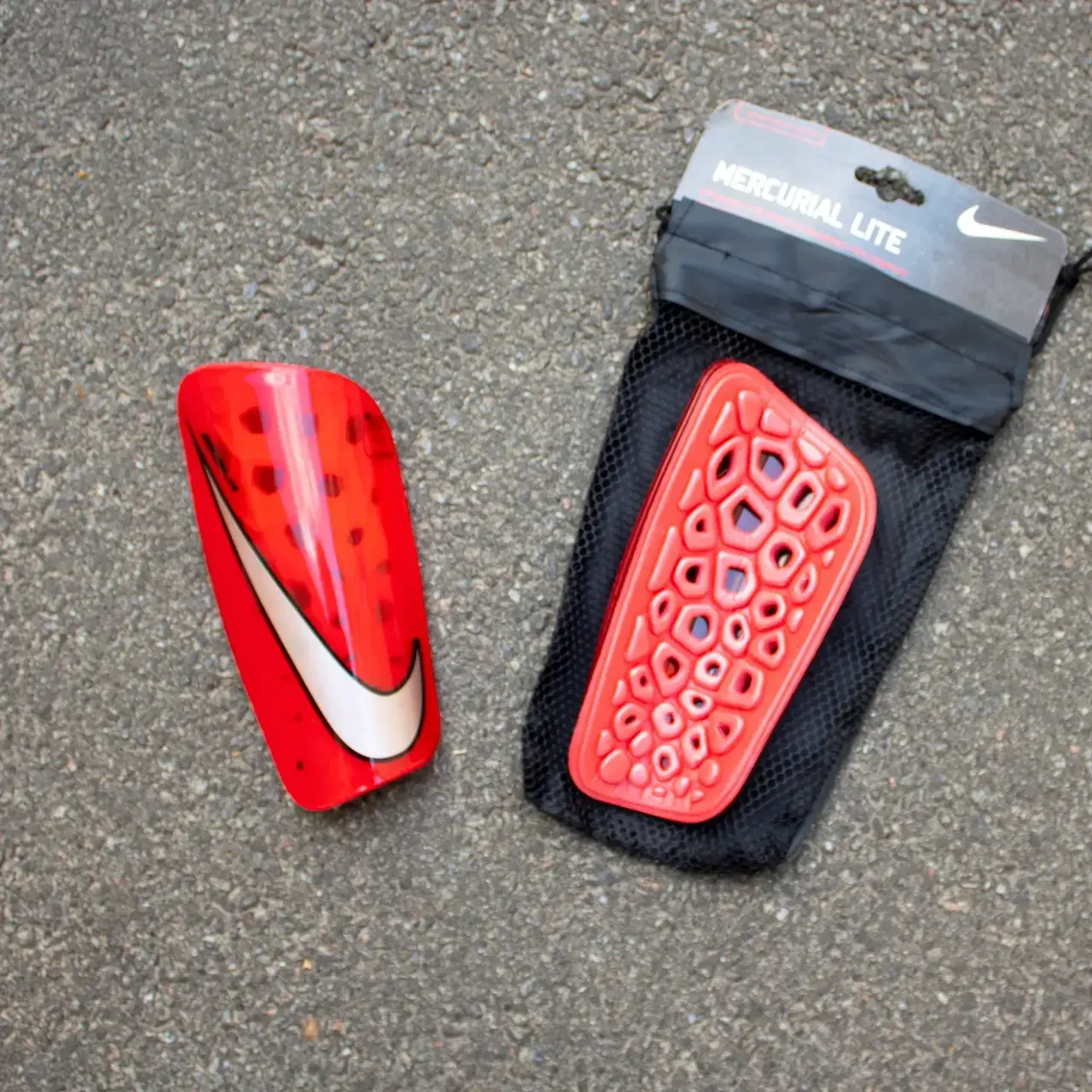 

Футбольные щитки Nike Mercurial Lite