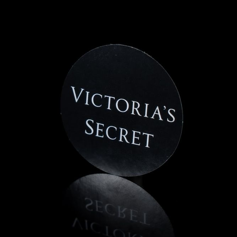 

Наклейки Victoria's Secret Виктория Секрет 5см 40шт, Черный