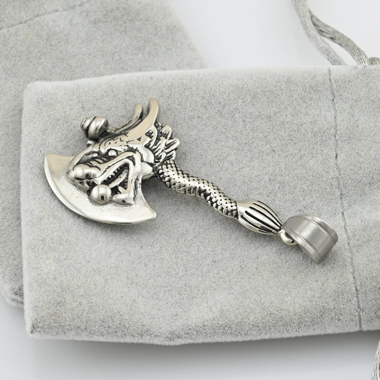 

Стальной кулон Скандинавский топор для цепочек до 5 мм 30594 размер 60х30 мм вес 14.3 г