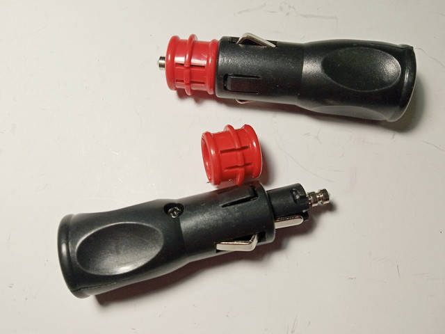 

Штекер в прикуриватель универсальный /