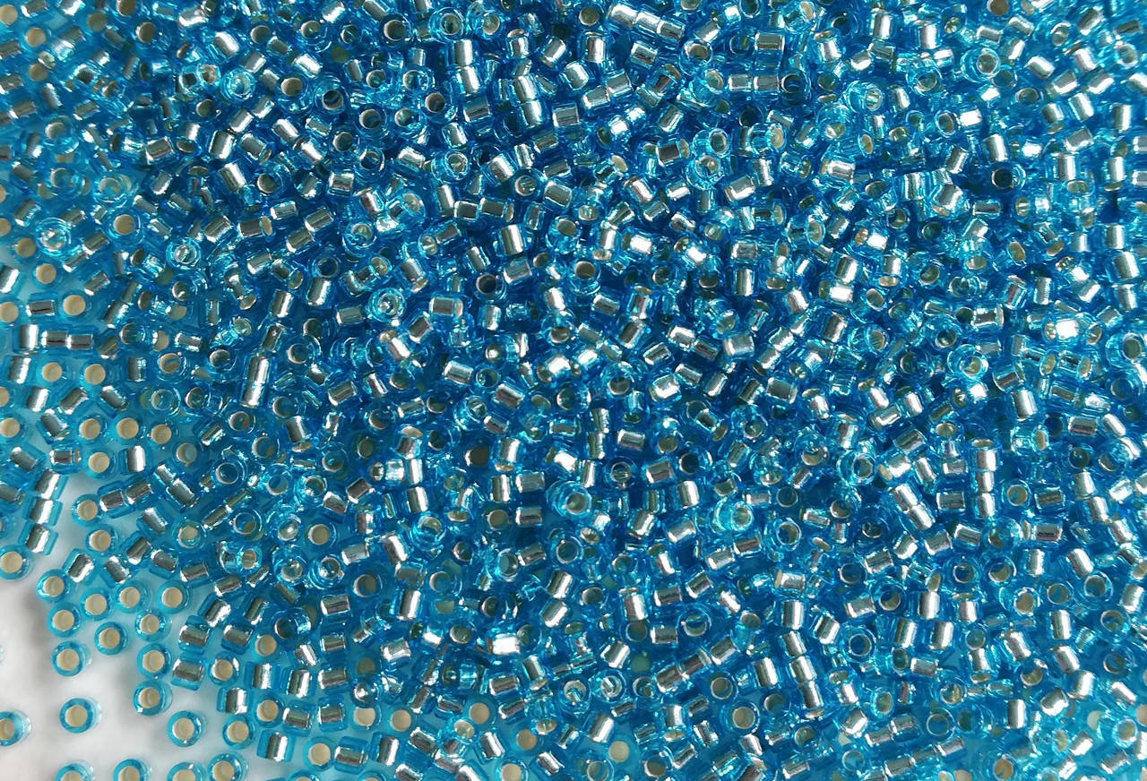 

Японський бісер Miyuki Delica 11/0 DB1209 Silverlined Ocean Blue