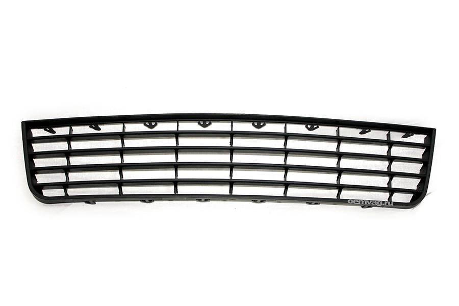 

Решетка бампера Volkswagen Golf 5 03-08 средняя 7402 995, 1K0853677989 (фольксваген гольф 5)