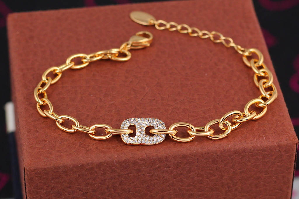 

Браслет Xuping Jewelry якорный со вставкой скрепка 17 см 6 мм золотистый