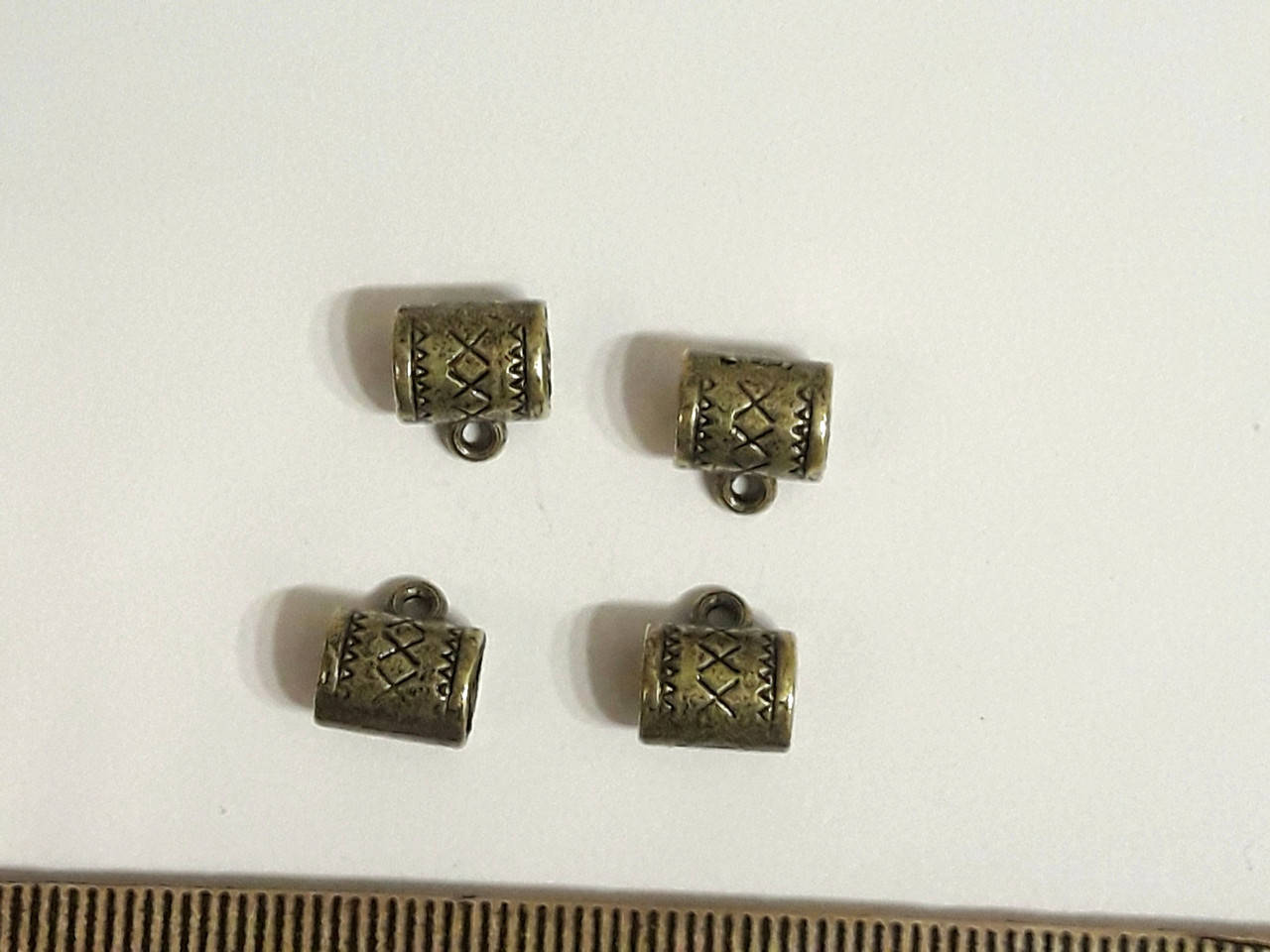 

Фурнітура підвіска бейл , 8мм. Антична бронза. Фурнитура для бижутерии бейл. 1 штука