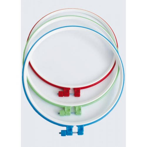 

Пяльцы пластиковые для вышивания с металлическим винтом диаметр 17см.